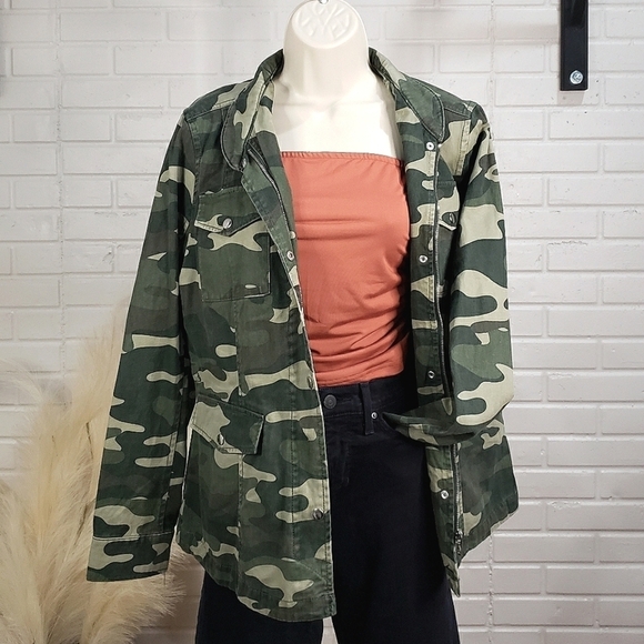 Love Tree Jackets & Blazers - CL🚨 Love Tree Camo Utility Jacket size Medium Green